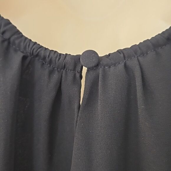 Halogen Keyhole Sleeveless Blouse - Picture 4 of 5